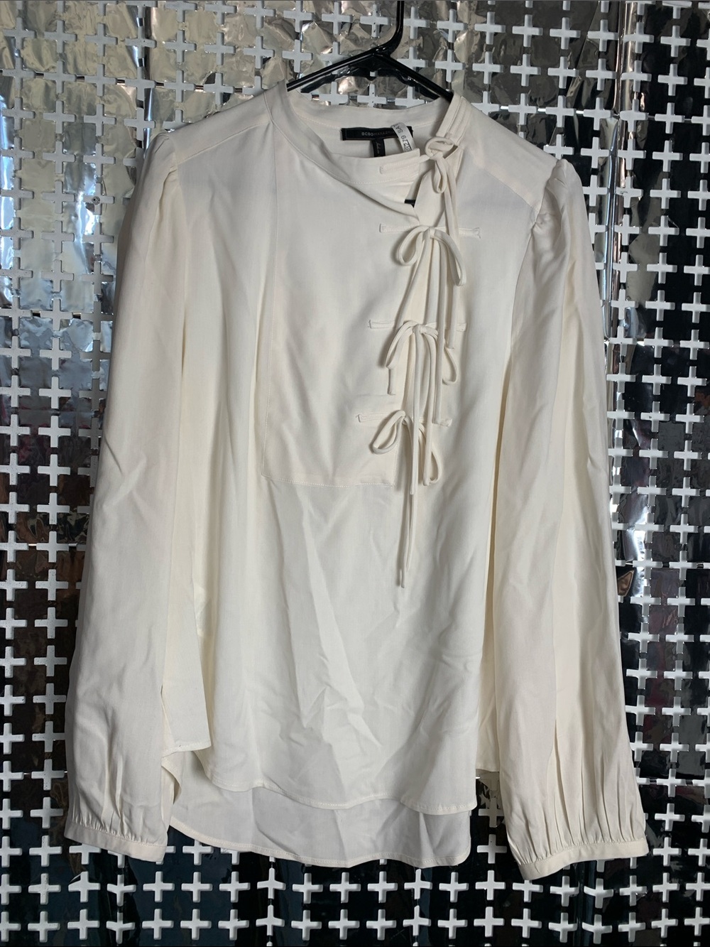 BCBGMaxAzria Cream Tie-Front Long-Sleeve Blouse